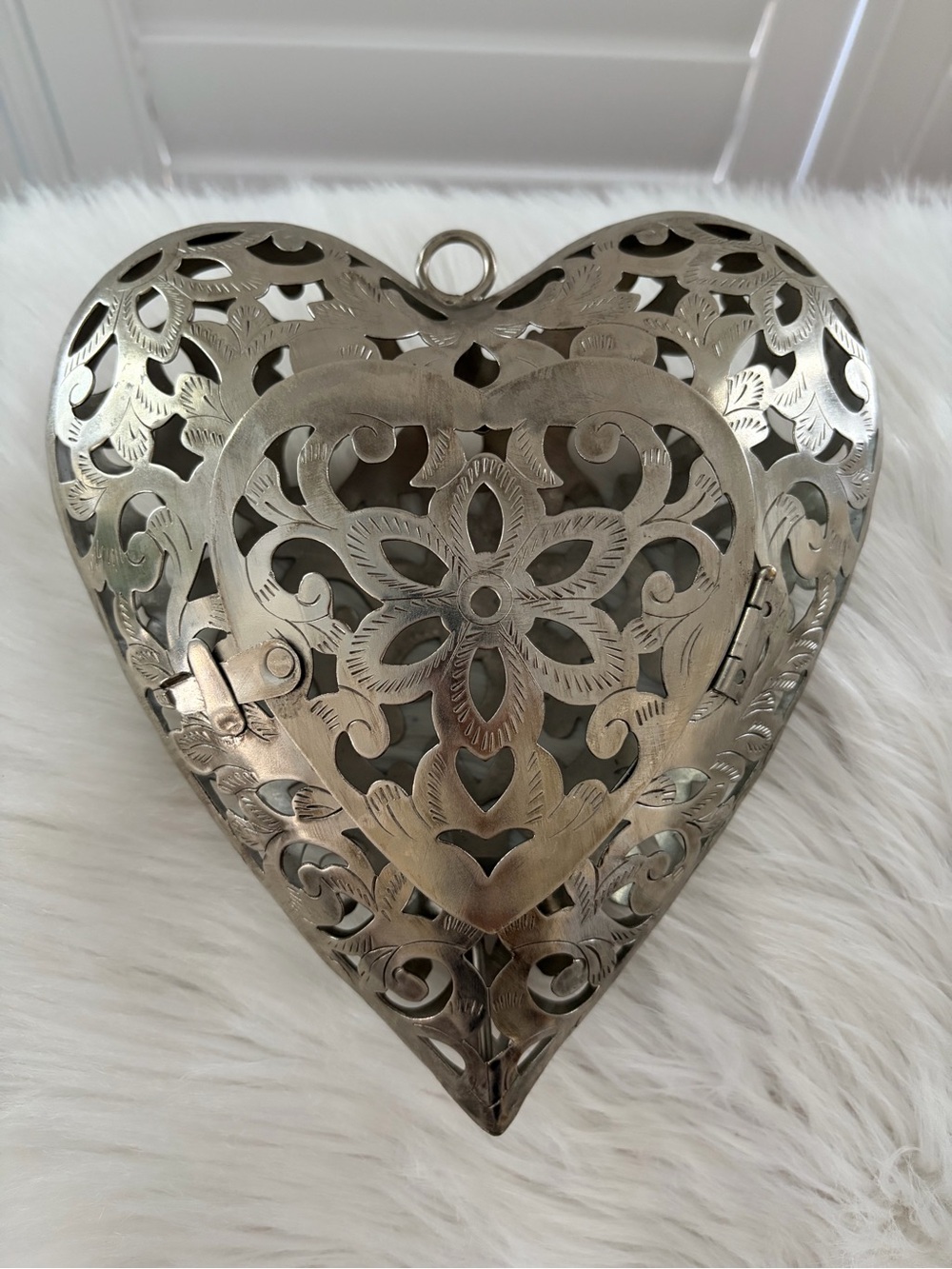 Handmade Intricate Filigree Heart Silver Tone tea light holder